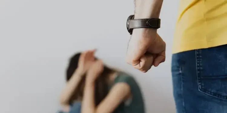 Мәжіліс тұрмыстық зорлық-зомбылыққа жазаны күшейтуді мақұлдады