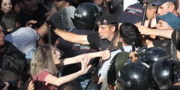 Ереванда — ел наразылығы. 100-ден аса адам зардап шекті