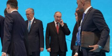 Тәліптерді «одақтас» көрген Путин Украина билігін «заңсыз» деп атады