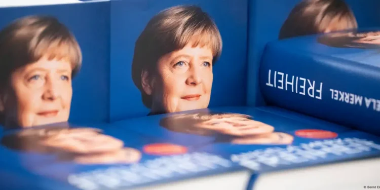 Меркельдің мемуары. Алғашқы аптада 200 мыңнан аса данасы сатылды