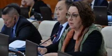 Депутат Смирнова «шетел агентін» іздейді. Жаңа заңға ұсыныс