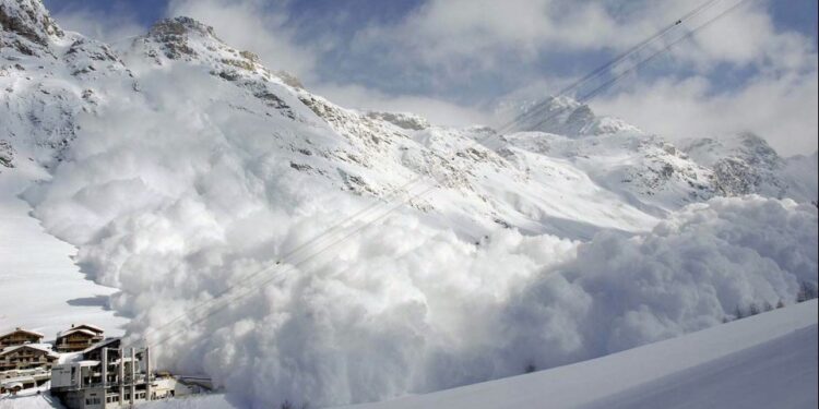 Шымбұлақта көшкен қардың астында қалған шаңғышы мерт болды