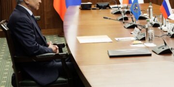 Тасмағамбетов әлеуметтік желідегі сынға жауап беріп, елді айтпен құттықтады