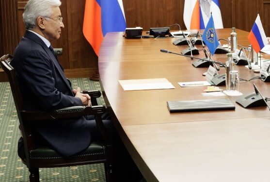 Тасмағамбетов әлеуметтік желідегі сынға жауап беріп, елді айтпен құттықтады