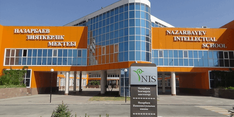 Назарбаев мектебін бітіруші оқудан шығарылған соң президентке жүгінді