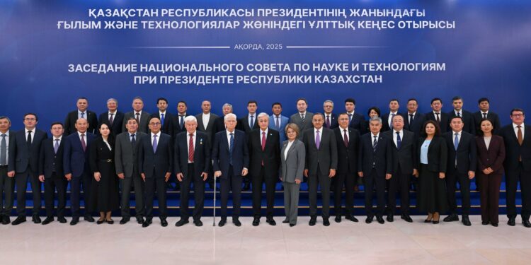 Кейбір жастар ғаламторда неше түрлі өсек жаза бастады — Президент