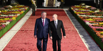 Құрдас қонағын тұтқындамады. Путин Душанбеге 2 күнге сапарлады