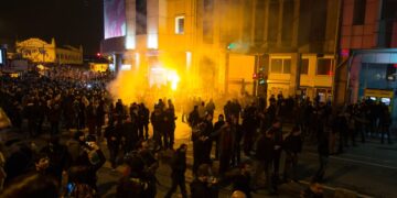 Иран полициясы шеруді жаншуға кіріскенін айтып, кісі өліміне басқаларды кінәлады