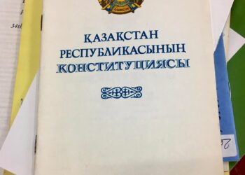 Конституция дауы. Билік белсендіге полицейді жұмсады