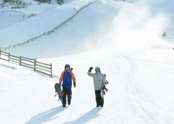Ski Patrol Shymbulak қызметкерлері райдерді қар көшкінінен құтқарды