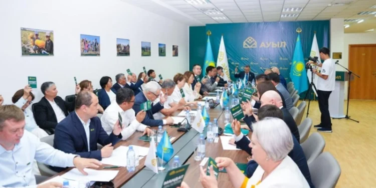 Құрылтай сайлауы қарсаңында тағы бір партияның басшысы төрағалықтан кетті