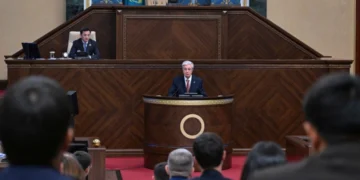 Арасында вице-президент бар. Президент жаңа лауазым иелерін тағайындады