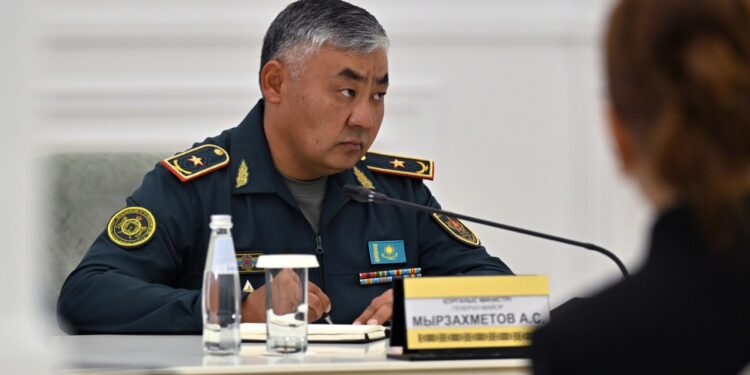 Президент қорғаныс министрін ауыстырып, Каспийдегі оқиғаны «қылмыс» деп атады